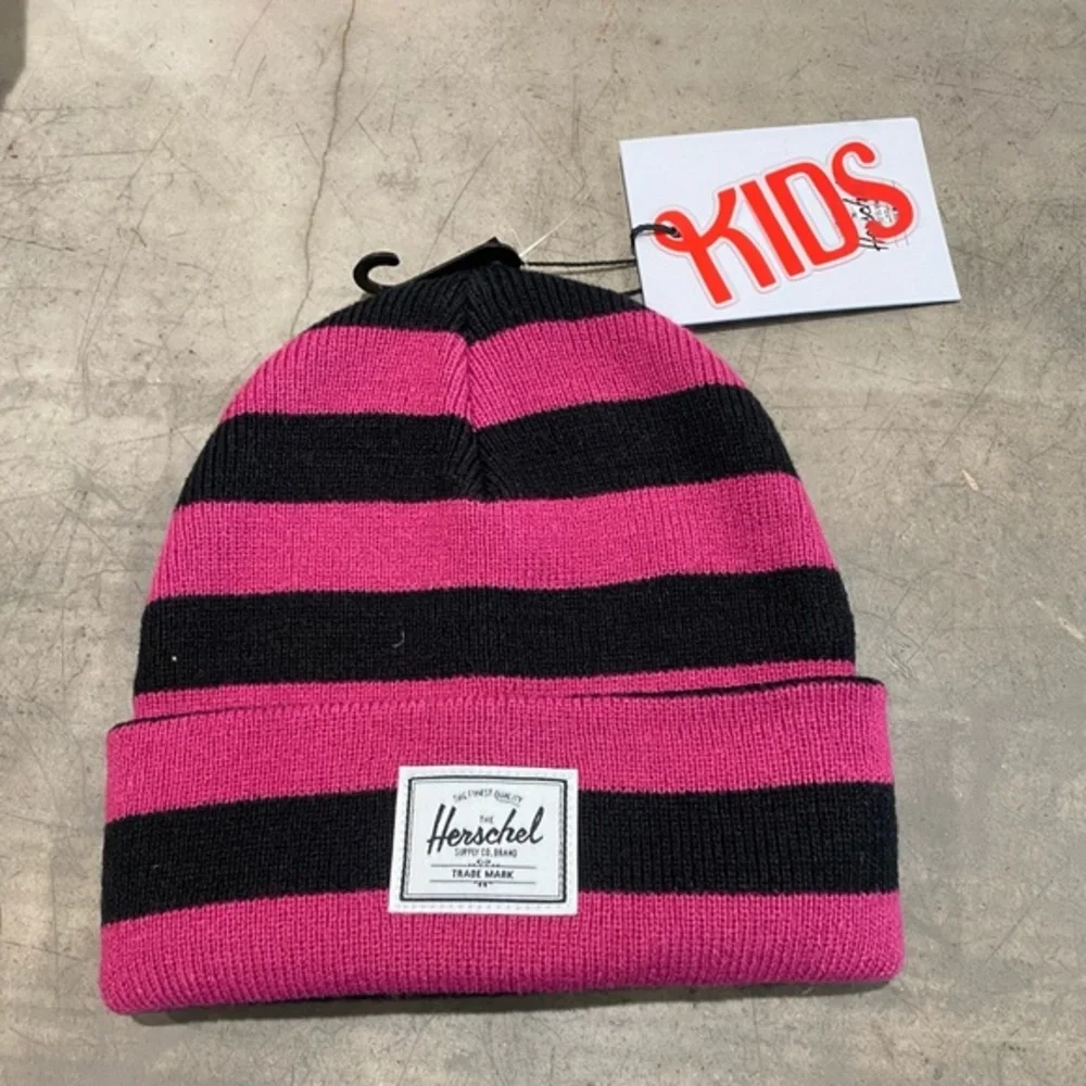 Kids HERSCHEL beanie-unisex and one size! See pic for details & measurements 😎